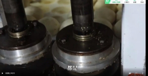 山东74岁大爷做烧饼，员工月工资过万，自制自动化设备日卖4000个 # 民间传统美食